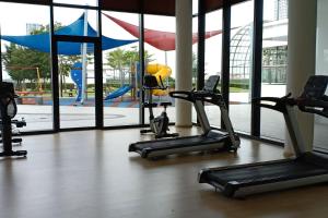 Het fitnesscentrum en/of fitnessfaciliteiten van Manee Home Kota Damansara