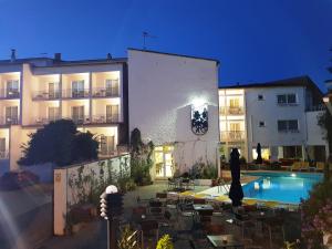 The swimming pool at or close to Hotel Sant March
