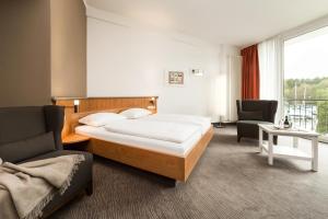 Un pat sau paturi într-o cameră la Hotel Spree-idyll