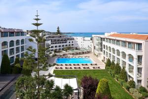 Bazén v ubytování Albatros Spa & Resort Hotel nebo v jeho okolí
