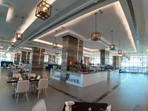Restaurace v ubytování Al Bahar Hotel & Resort