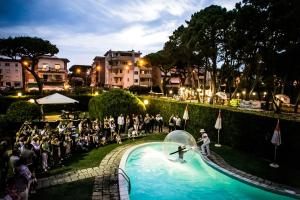 Bazén v ubytování Ricci Hotel - Marina di Grosseto nebo v jeho okolí