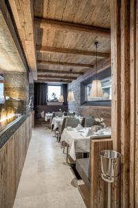 Restauracja lub miejsce do jedzenia w obiekcie Sport- und Genusshotel Silvretta