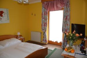 Łóżko lub łóżka w pokoju w obiekcie Pension Restaurant Rosenberg
