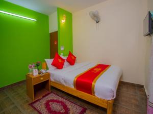 Letto o letti in una camera di Hotel Fewa Corner & Restro