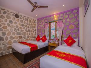 Letto o letti in una camera di Hotel Fewa Corner & Restro