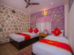 Letto o letti in una camera di Hotel Fewa Corner & Restro