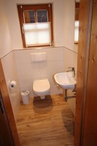 Łazienka w obiekcie Ferienwohnung Langwallner