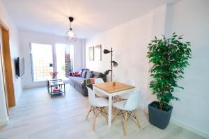 A television and/or entertainment centre at MalagaUrbanRooms - Beach & Sea