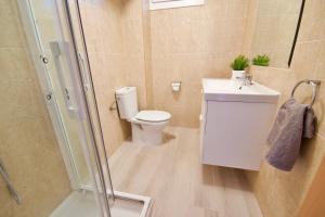 A bathroom at MalagaUrbanRooms - Beach & Sea