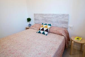 A bed or beds in a room at MalagaUrbanRooms - Beach & Sea