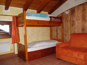 a bedroom with two bunk beds in a cabin at Amemi 2 in Issogne