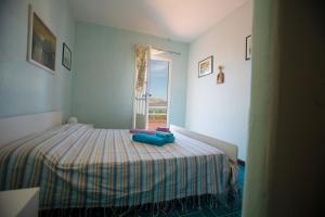 Ένα ή περισσότερα κρεβάτια σε δωμάτιο στο Casa Mare Caposchiera