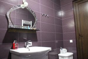 A bathroom at GIO-NIKA