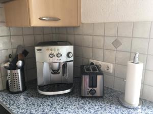 Príslušenstvo na prípravu kávy alebo čaju v ubytovaní Garten Apartment Diwoky