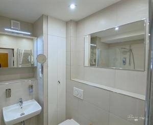 Kúpeľňa v ubytovaní Emily Apartment + 37 fotografií
