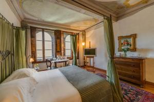 Postel nebo postele na pokoji v ubytování Residenza D'Epoca In Piazza della Signoria