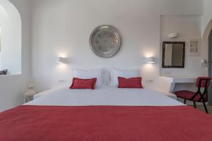 Llit o llits en una habitació de Black Coast Santorini
