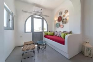 Llit o llits en una habitació de Black Coast Santorini
