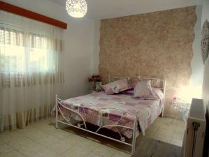 A bed or beds in a room at Cozy apartment in Paradisi