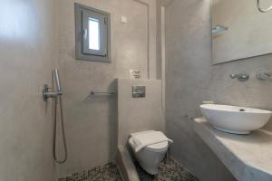 Bany a Black Coast Santorini