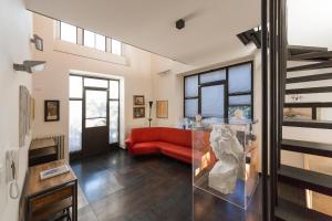 A seating area at Casa Brenna Tosatto Art Experience