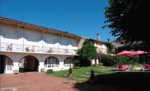 Κήπος έξω από το Logis Hôtel L'Arche de Noé