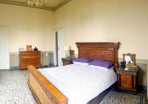 a bedroom with a large bed with purple pillows at Villa CALVI Lago Maggiore in Premeno
