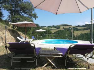 Bazén v ubytování B&B Cà Giovanni Country Resort nebo v jeho okolí