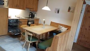 Kuchyň nebo kuchyňský kout v ubytování Ferienhaus Loderbichl