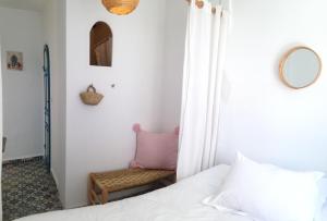 Postel nebo postele na pokoji v ubytování Hôtel Emeraude Essaouira