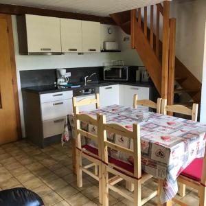 a kitchen with a table and chairs and a sink at Chalet LE TREMPLIN, 4 à 5 pers, XONRUPT-LONGEMER in Xonrupt-Longemer