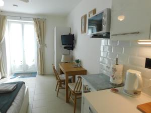 a small apartment with a kitchen and a living room at Le Cormier in Obterre