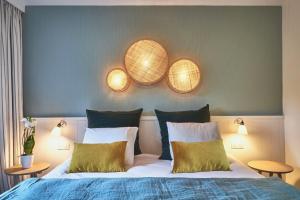 Postel nebo postele na pokoji v ubytování Le Manoir Hôtel
