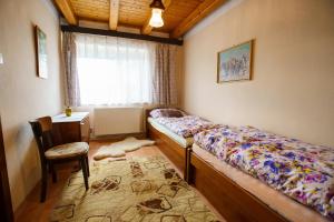 מיטה או מיטות בחדר ב-Chalupa Karol