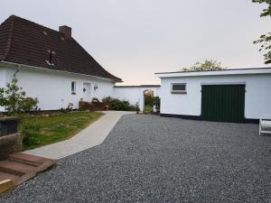 a driveway of a house with a garage at Nordseeblick Ferienhaus in Wobbenbüll