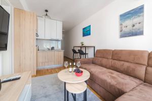 TV a/nebo společenská místnost v ubytování Blue Marlin Apartments