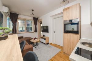 TV a/nebo společenská místnost v ubytování Blue Marlin Apartments