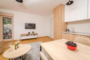 Kuchyň nebo kuchyňský kout v ubytování Blue Marlin Apartments