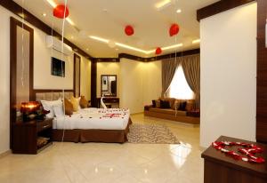 a bedroom with a bed and a living room at Innyar Hotel - فندق انيار in Riyadh