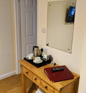 Coffee and tea-making facilities at Wayford Bridge Inn Hotel 