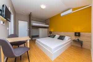 Postel nebo postele na pokoji v ubytování Apartments Gavran
