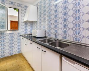 Kuchyň nebo kuchyňský kout v ubytování Apartamentos Charlys Can Picafort