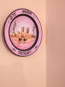 Gite Angour Tacheddirt的证书、奖牌、标识或其他文件