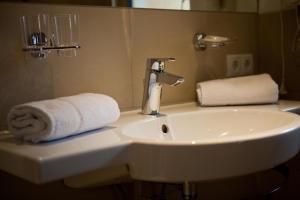 A bathroom at Apart Corona
