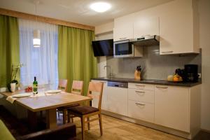 A kitchen or kitchenette at Apart Corona