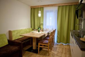 A kitchen or kitchenette at Apart Corona