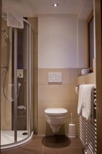 A bathroom at Apart Corona