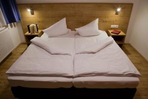 A bed or beds in a room at Apart Corona