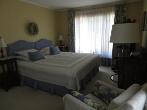 מיטה או מיטות בחדר ב-Cedar Gables Bed & Breakfast